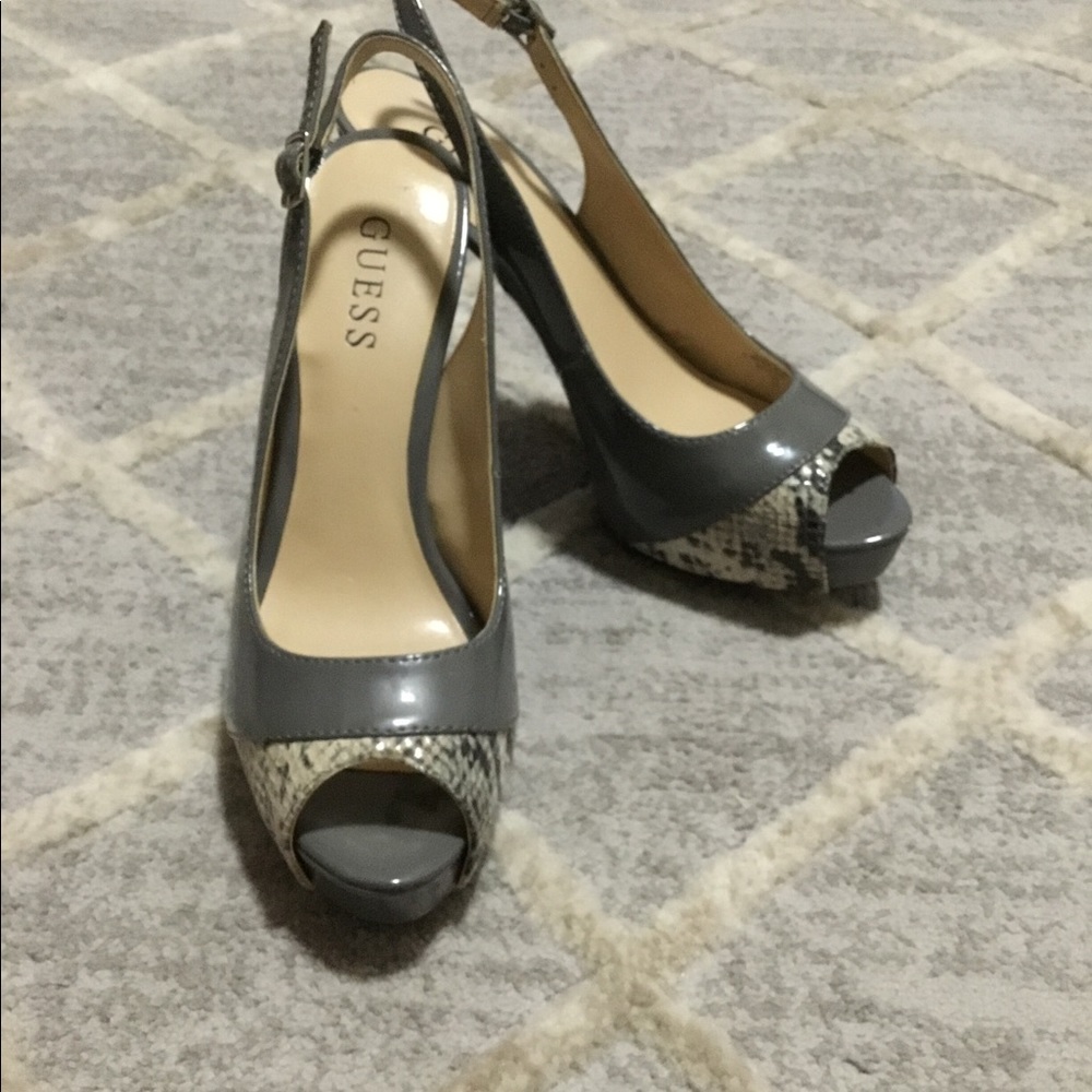 GUESS PUMPS
